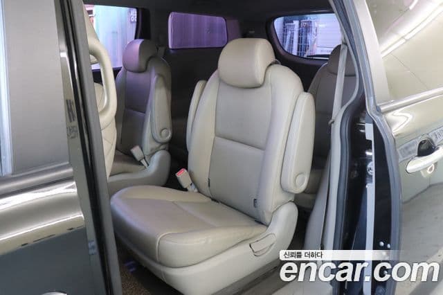 Kia All New Carnival Luxury, 2015 12