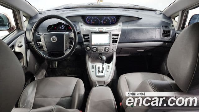 KG모빌리티(SsangYong) Korando 투리스모 4WD LT 11인승, 2014 7