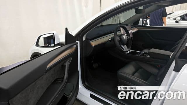 Tesla модель Y Long Range AWD, 2024 10