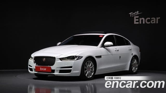 Jaguar XE Prestige, 2016 1
