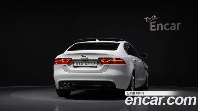 Jaguar XE Prestige, 2016 4
