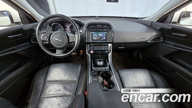 Jaguar XE Prestige, 2016 7