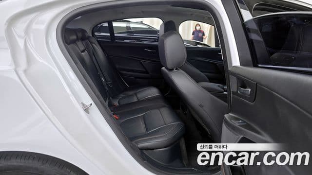 Jaguar XE Prestige, 2016 12