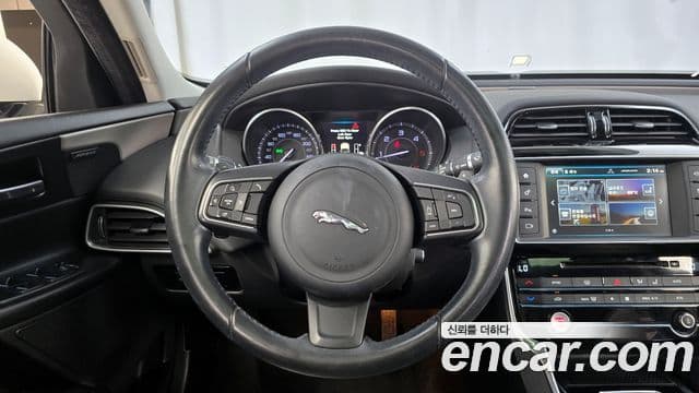 Jaguar XE Prestige, 2016 13