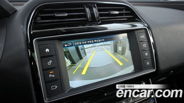 Jaguar XE Prestige, 2016 16