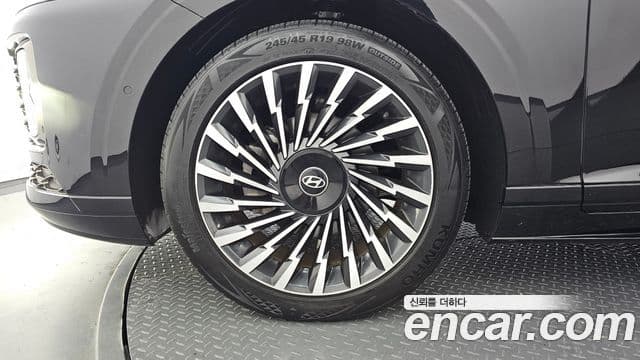 Hyundai Grandeur гибрид (GN7) Calligraphy, 2023 все фото