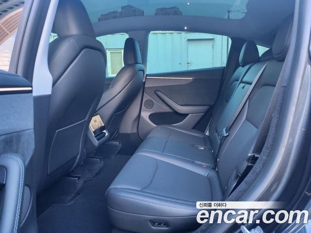 Tesla модель Y Long Range AWD, 2025 9