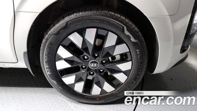 Hyundai Staria Mobility, 2025 все фото