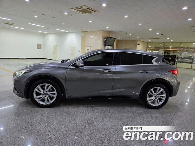 Infiniti Q30 2.0 Essential, 2019 3