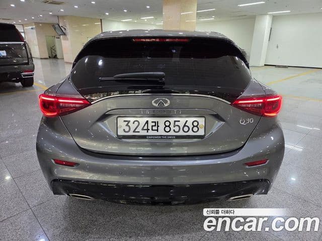 Infiniti Q30 2.0 Essential, 2019 4