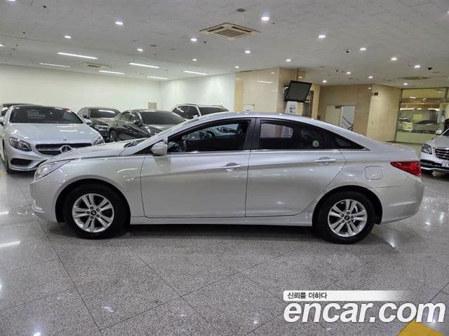 Hyundai YF Sonata Luxury, 2010 3