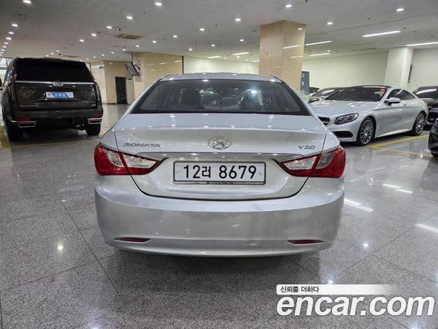 Hyundai YF Sonata Luxury, 2010 4