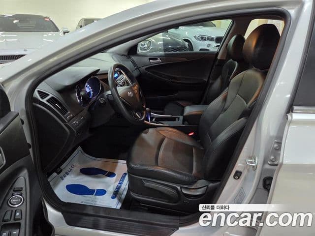 Hyundai YF Sonata Luxury, 2010 6