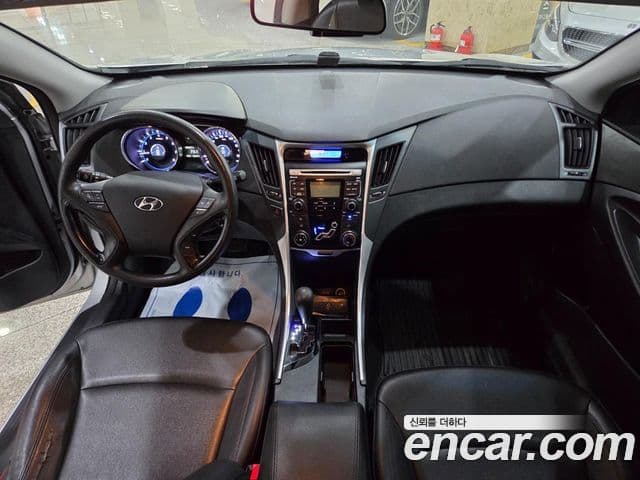 Hyundai YF Sonata Luxury, 2010 9