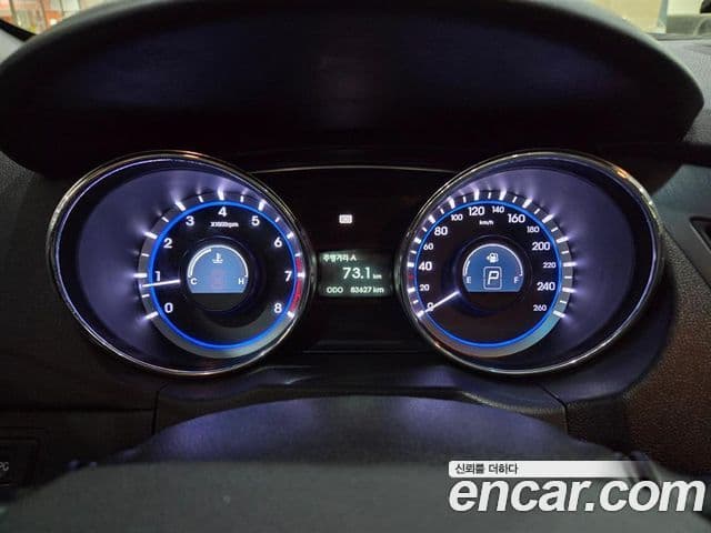 Hyundai YF Sonata Luxury, 2010 11