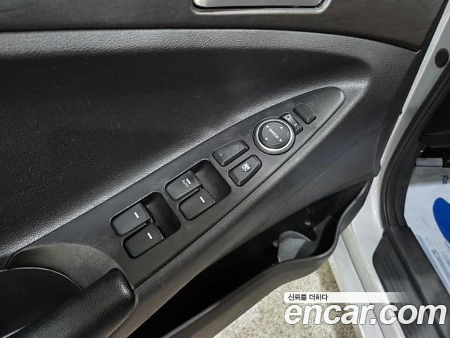 Hyundai YF Sonata Luxury, 2010 15