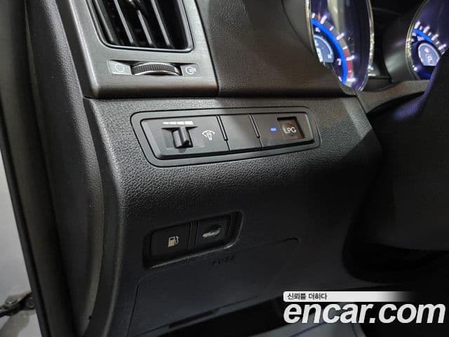 Hyundai YF Sonata Luxury, 2010 16