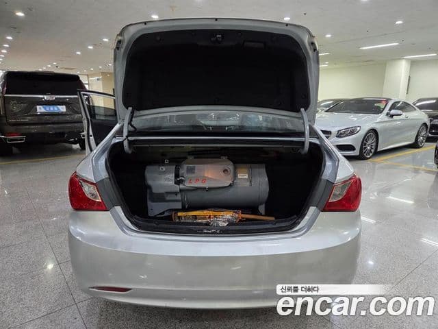 Hyundai YF Sonata Luxury, 2010 18