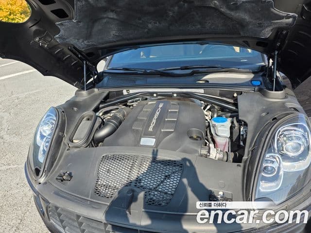 Porsche Macan 95B, 2017 6