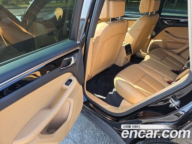 Porsche Macan 95B, 2017 8