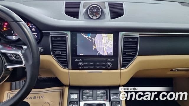 Porsche Macan 95B, 2018 13