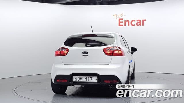 Kia All New Pride Luxury, 2014 4