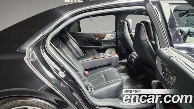 Lincoln Continental 10세대, 2017 12