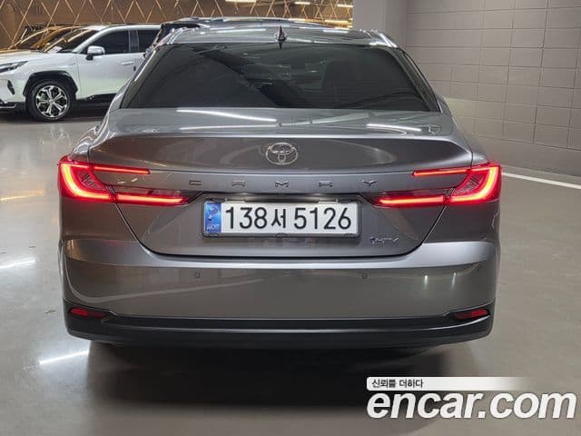 Toyota 캠리 (XV80) 2.5 XLE гибрид, 2025 4