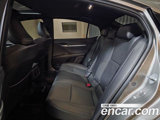 Toyota 캠리 (XV80) 2.5 XLE гибрид, 2025 16