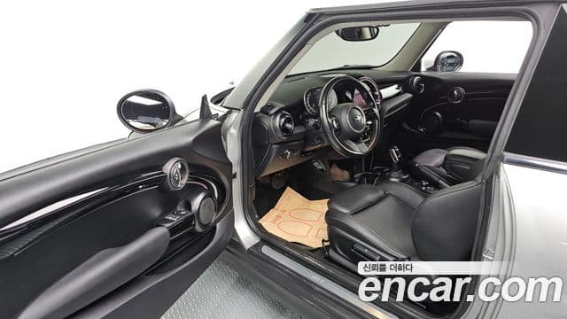 Mini Cooper 3세대, 2024 10