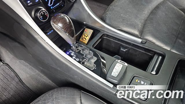 Hyundai YF Sonata люксовая версия, 2010 9