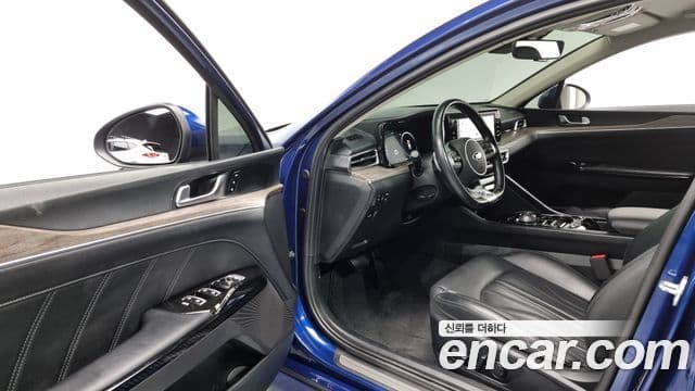Kia K5 3세대 Signature, 2021 11