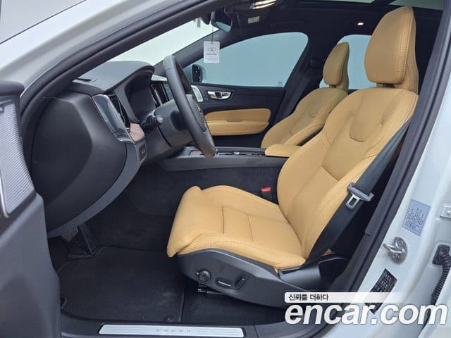 Volvo XC60 2세대 T8 Ultra Bright, 2025 10
