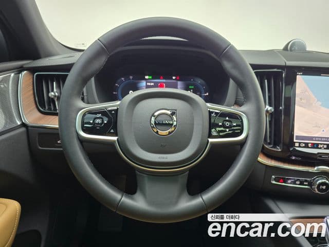 Volvo XC60 2세대 T8 Ultra Bright, 2025 12