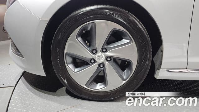 Hyundai LF Sonata гибрид Modern Special, 2017 все фото