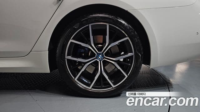 BMW 5시리즈 (G30) 530e M Sport, 2022 все фото