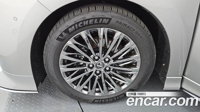 Lexus LM 2세대 500h Royal, 2025 все фото