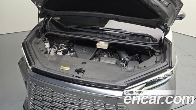 Lexus LM 2세대 500h Royal, 2025 6