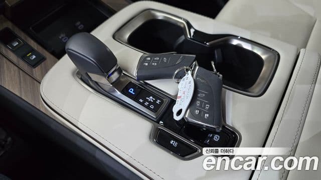 Lexus LM 2세대 500h Royal, 2025 9