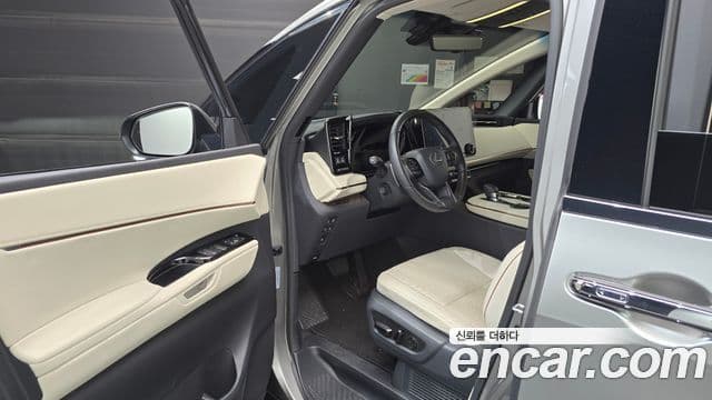 Lexus LM 2세대 500h Royal, 2025 10