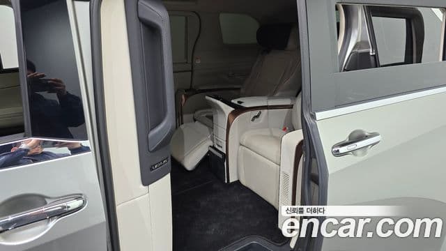 Lexus LM 2세대 500h Royal, 2025 11