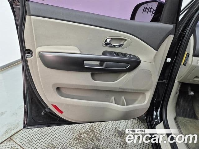 Kia All New Carnival Luxury, 2017 18