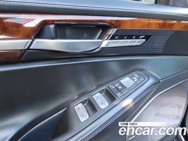 Genesis EQ900 Prestige, 2016 13