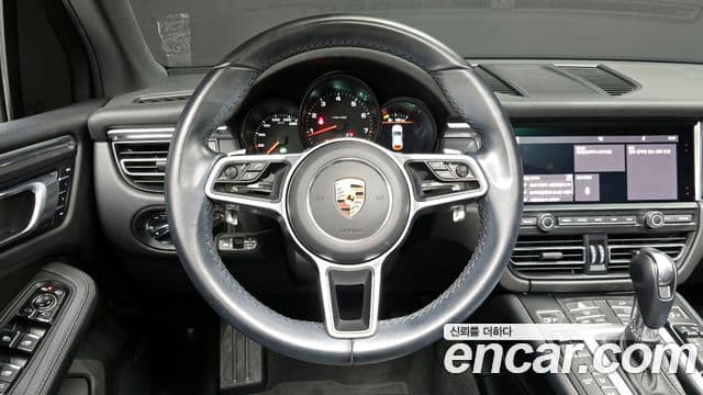 Porsche Macan 95B, 2019 13