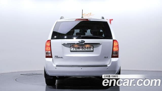 Kia Carnival R Premium, 2013 4