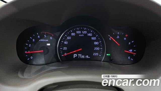 Kia Carnival R Premium, 2013 8