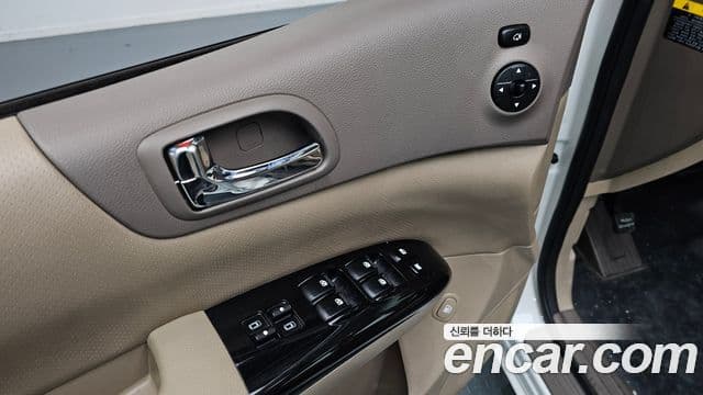 Kia Carnival R Premium, 2013 11