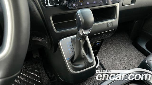 Hyundai Staria Modern, 2024 9