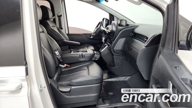 Hyundai Staria Modern, 2023 11