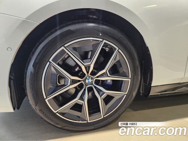 BMW 5시리즈 (G60) 520i M Sport, 2025 все фото